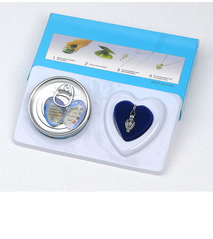 Elegant Pearl Shell Clam Pendant Necklace